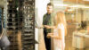 Mann und Frau an Server